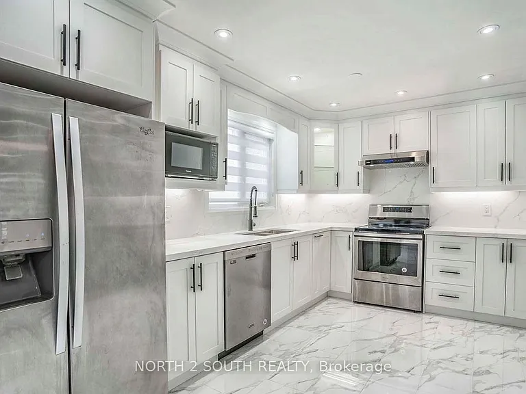 37 Loire Ct #UPPER — Photo 1