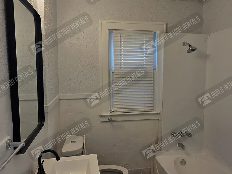 2500 Glendale St — Photo 18