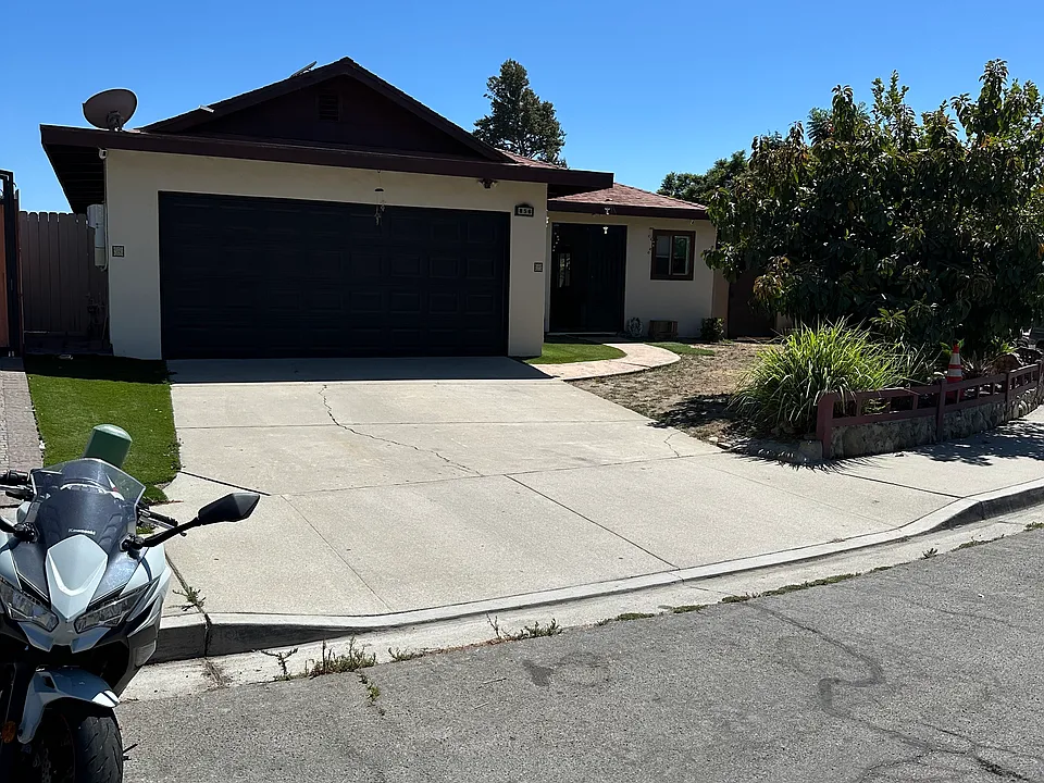 856 Riverside St