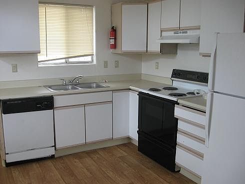 3rd image of 3181 E Monte Vista Dr