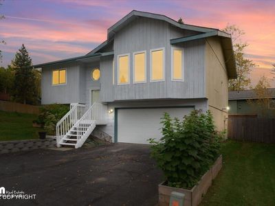 8827 Kak Island St, Eagle River, AK, 99577