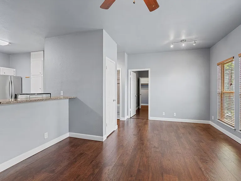 2414 Longview St #303 — Photo 15