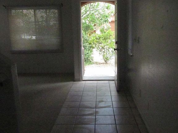 5th image of 896 Blue Rosalie Pl