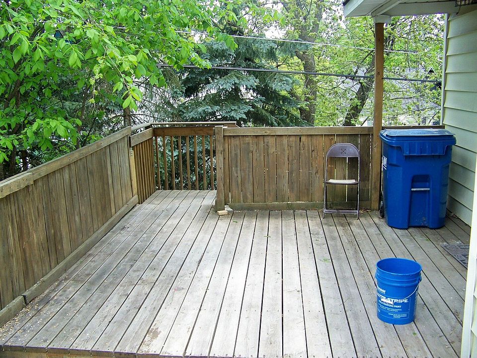 2nd image of 502 E Division St