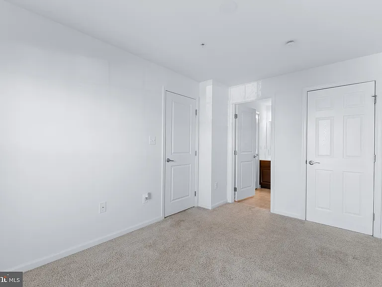 5365 S Center Dr — Photo 5