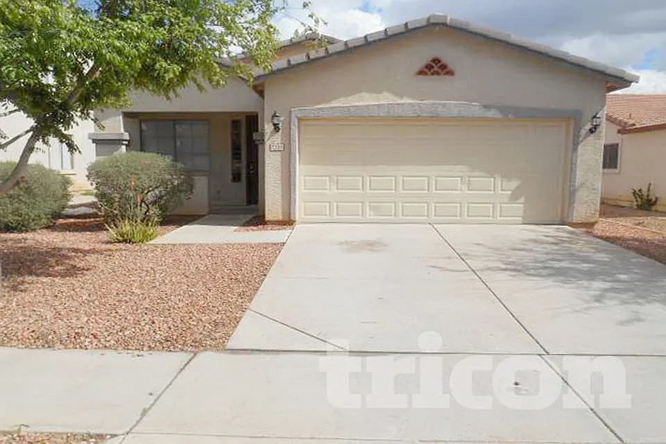 7215 S 38th Drive Phoenix AZ — Photo 2