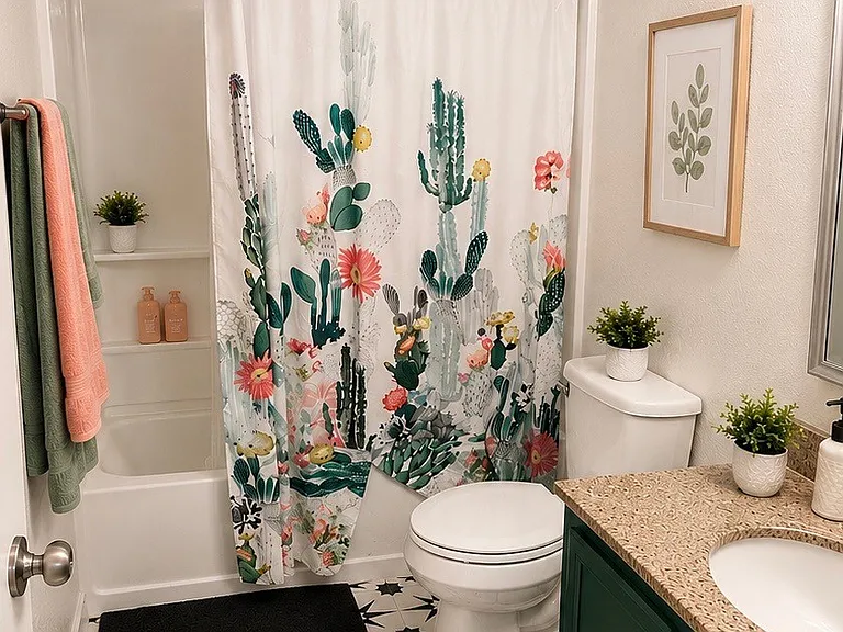 Full Bathroom upstairs