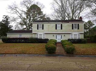 1683 Riverwood Dr, Jackson, MS