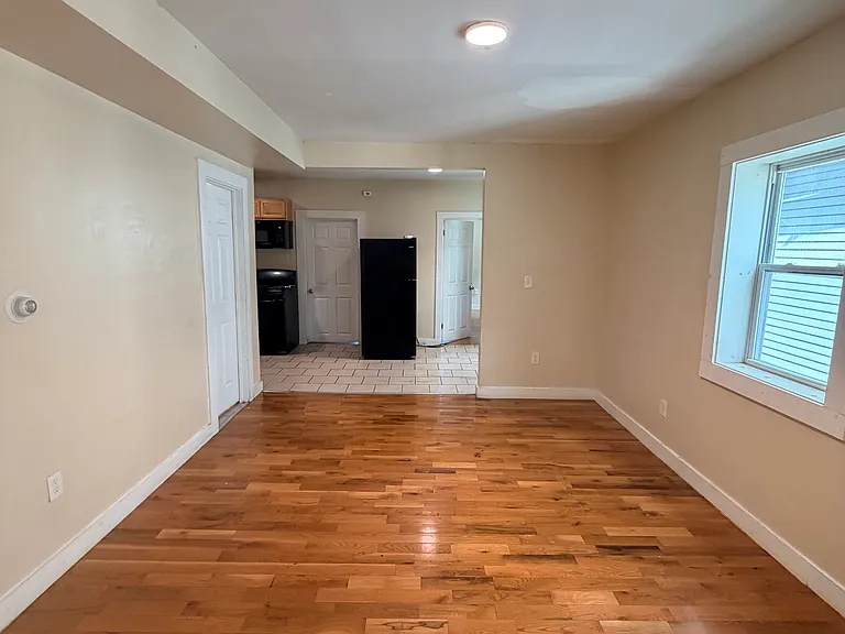 564 Howard Ave #2L — Photo 2