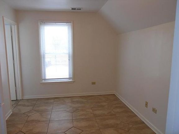 3rd image of 613 Washington St #3