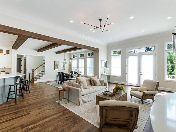 4th image of 401 Legends Park Cir
