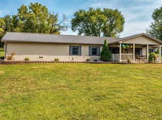 26526 Rangeline Rd, Jerseyville, IL 62052