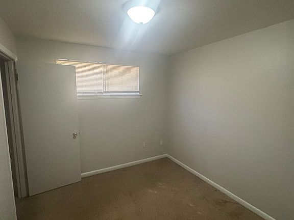 4th image of 582-584 Lundee St