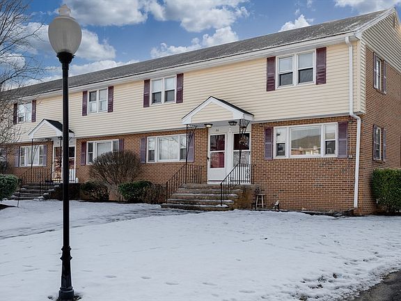 2nd image of 26 Frank St Unit 26