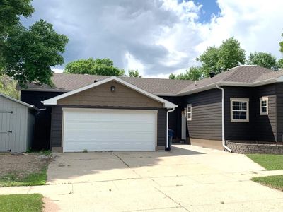 303 9th St SE, Watertown, SD, 57201