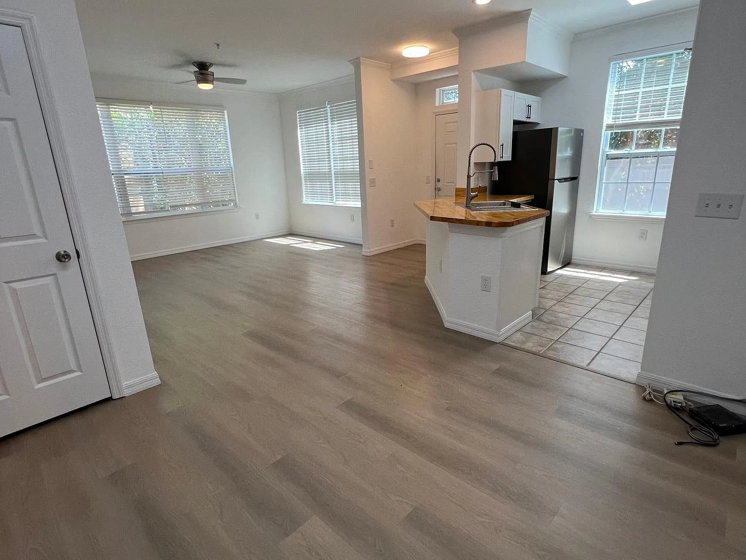 2 bed, 1112 sqft, $1,900 — Photo 3