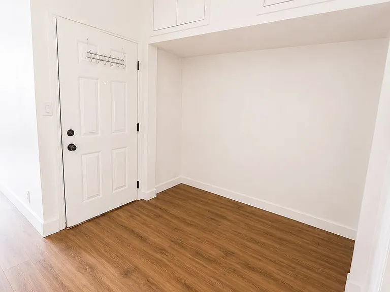890 Glenmore Ave #1 — Photo 5