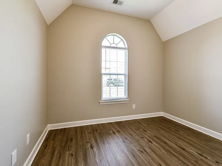 6304 Kingsview Dr — Photo 13