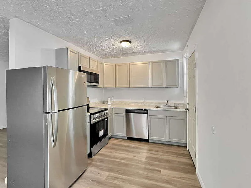 2 bed, 1.0 bath, 799 sqft, $1,500 — Photo 2
