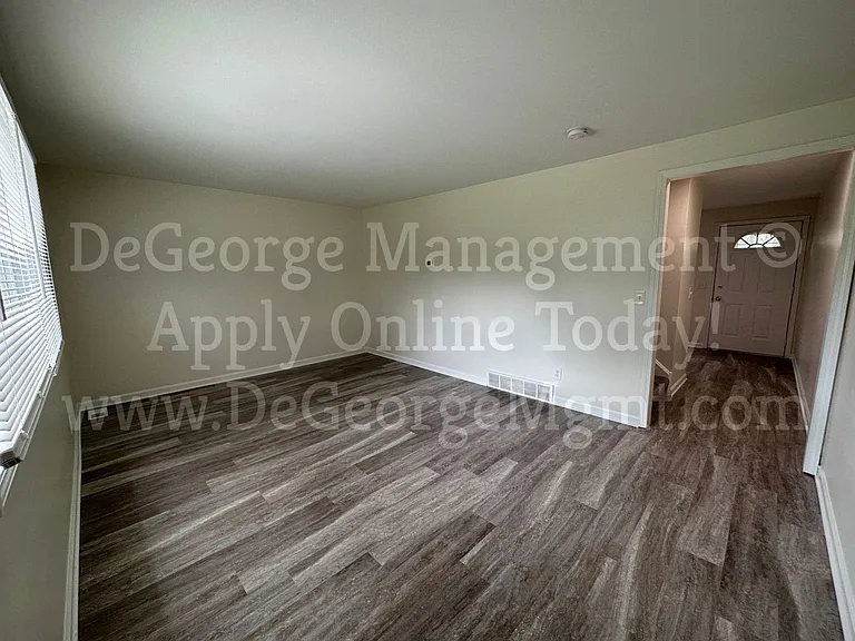 Bennington Townhomes — Photo 32