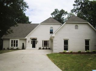 1725 Crosswood Ln, Vestavia, AL 35216