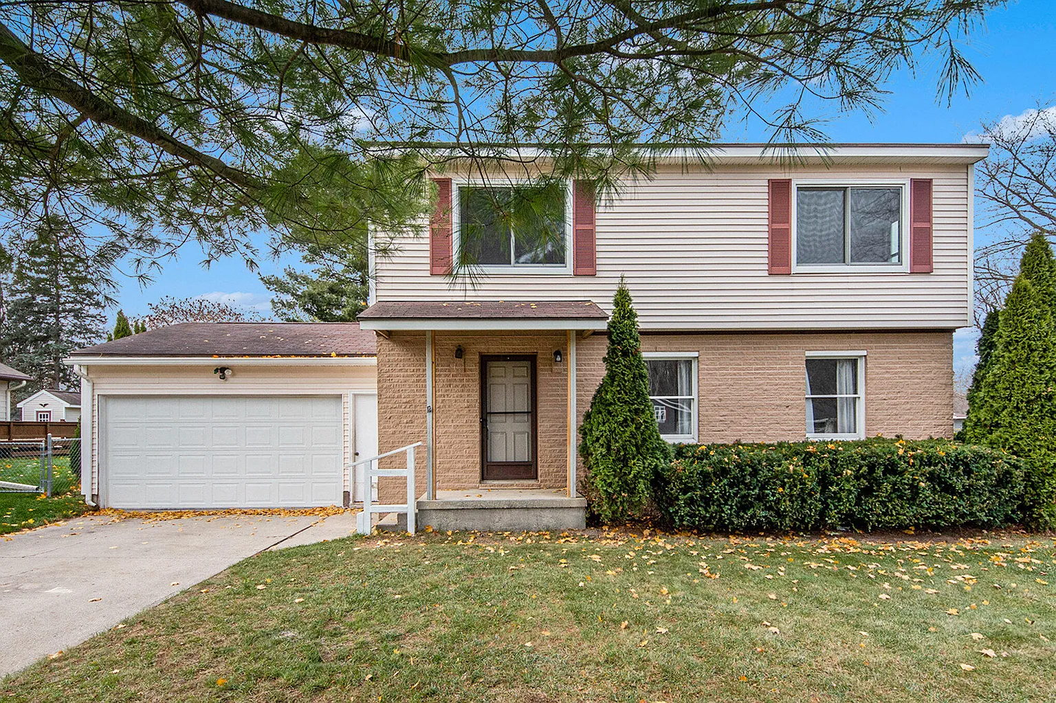 3429 Waterford Ct NE photo 1