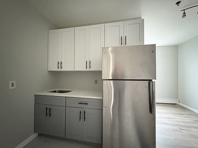 93 Franklin St #1R — Photo 1