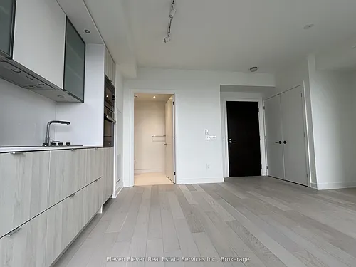 11 Yorkville Ave #2402 Photo 1
