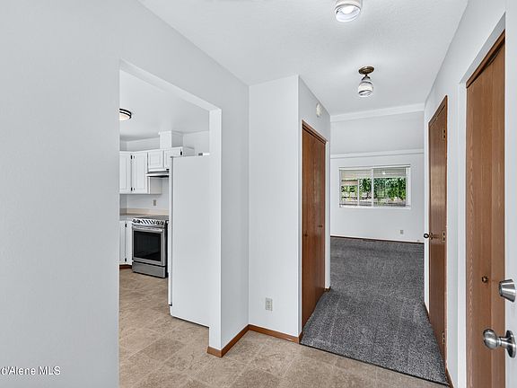 4th image of 1537 W Woodlawn Dr APT 1