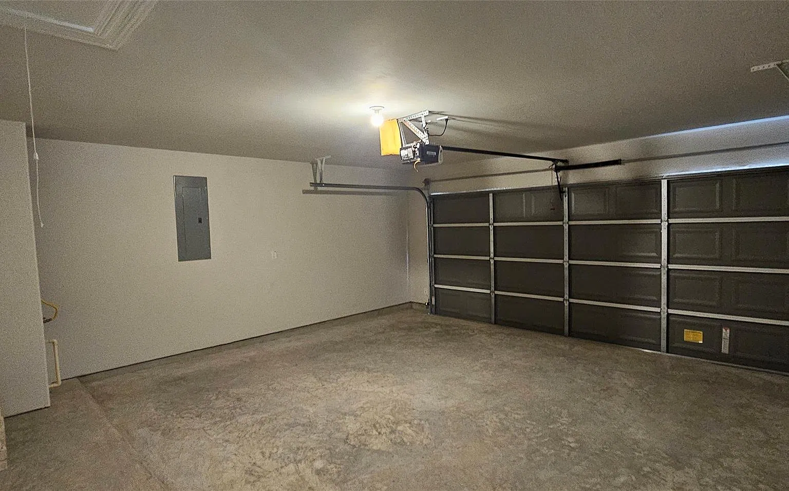 3 bed, 2.0 bath, 1624 sqft, $2,500 — Photo 3