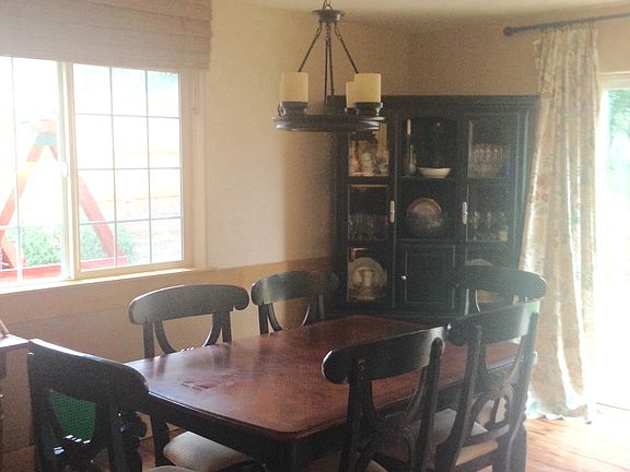 3rd image of 1261 Dewey Dr