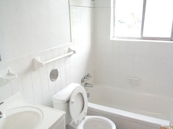5th image of 7151 Lexington Ave