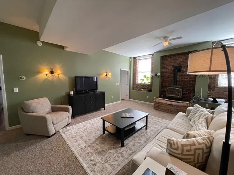 525 Maple Ave #7 — Photo 2