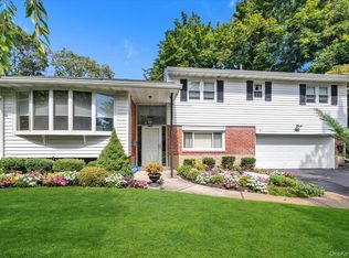 5 Meroke Ct, Huntington Station, NY 11746