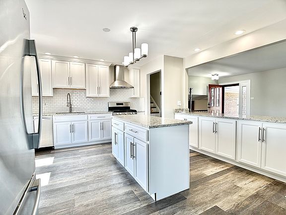 3rd image of 9013 Lori Ln