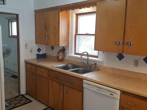3rd image of 505 Holmes St W