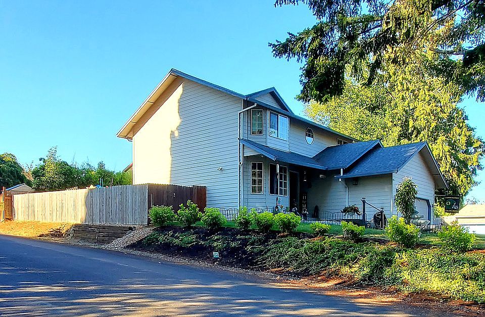 2nd image of 822 Barclay Hills Dr