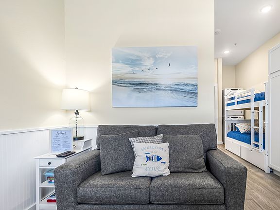 4th image of 15034 Aruba Dr #201