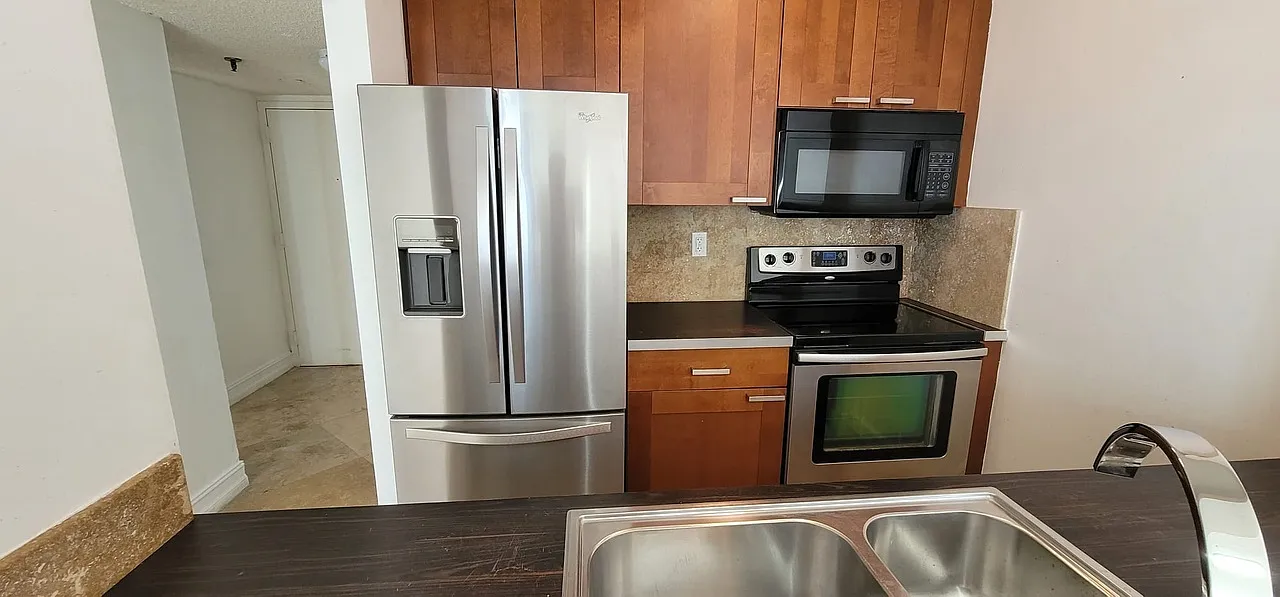 2 bed, 914 sqft, $2,795 — Photo 1