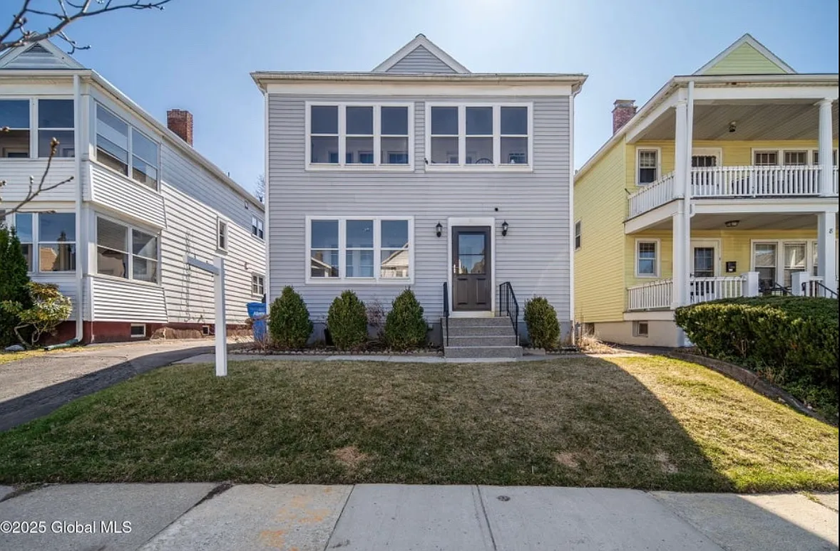 3 bed, 1300 sqft, $1,850 — Photo 2