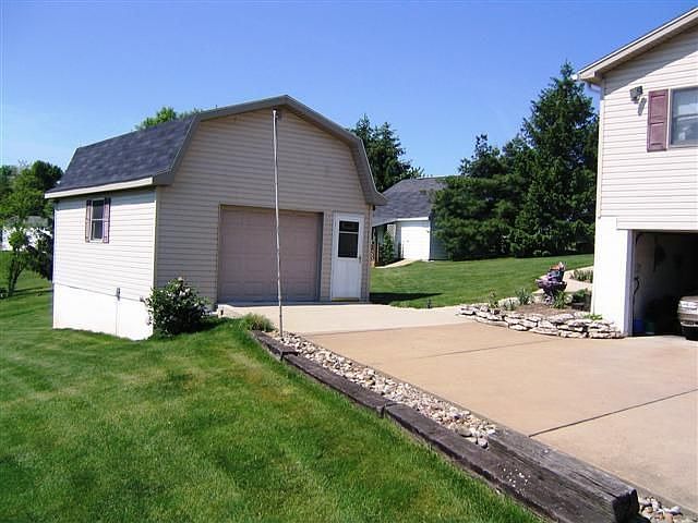 Detached Garage