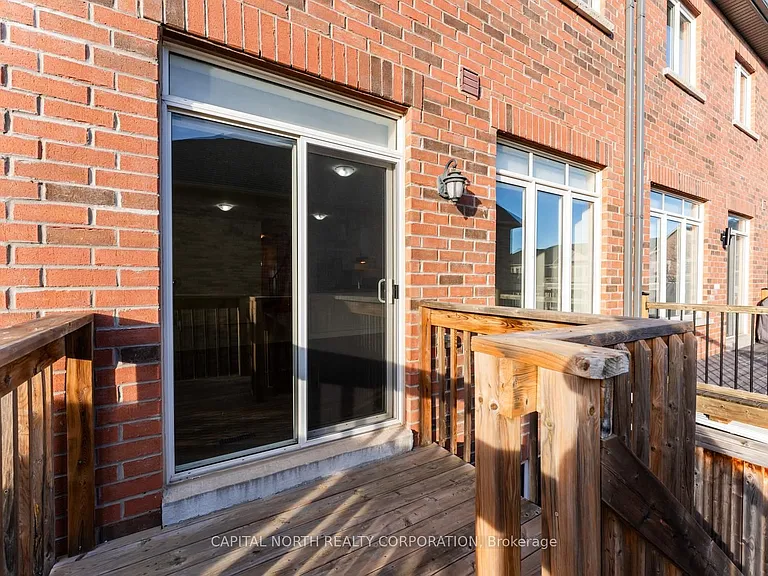 84 Fortis Cres — Photo 31