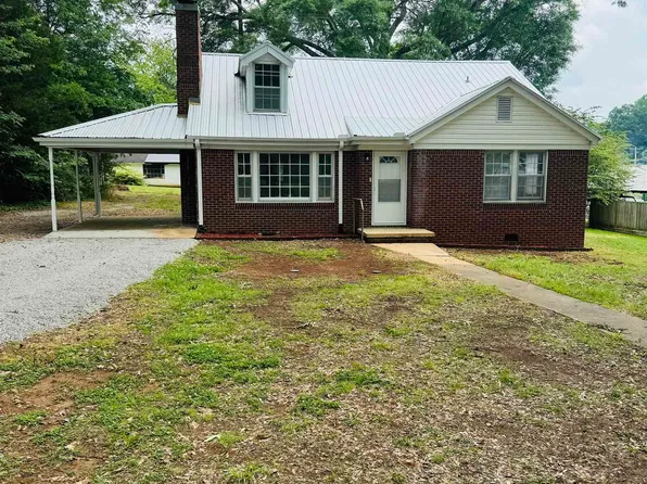 3110 E 18th Ave, Sheffield, AL 35660