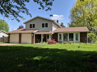 8760 Cottonwood Dr, Jenison, MI 49428