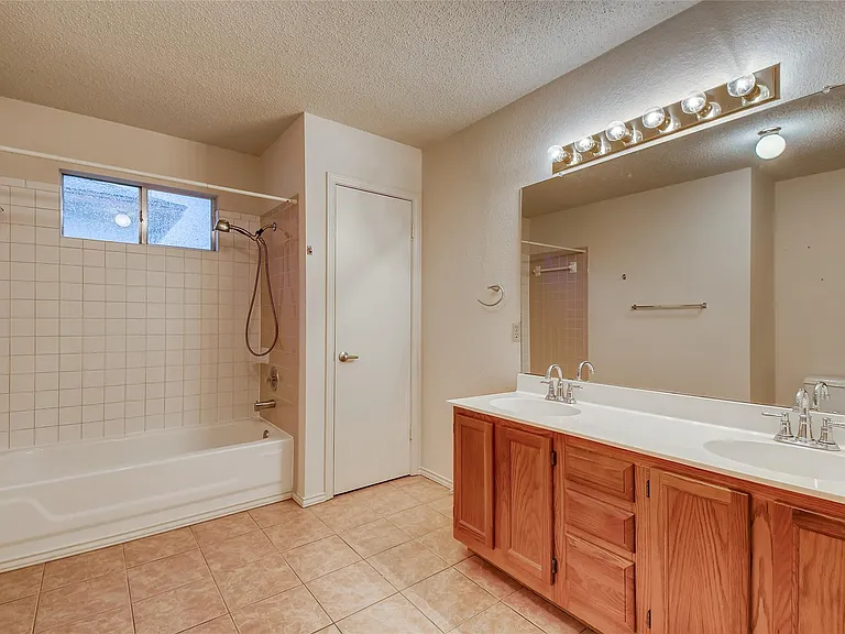 14008 Maricella Ln — Photo 10