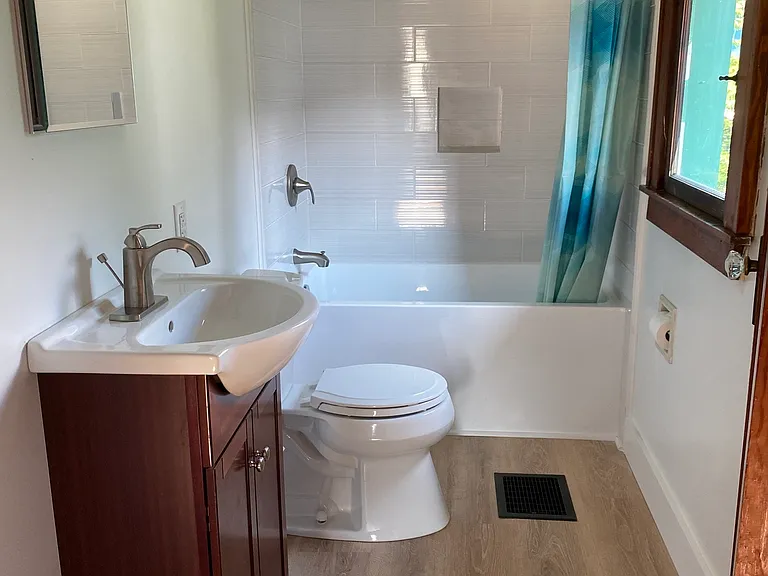121 E Falls St — Photo 16