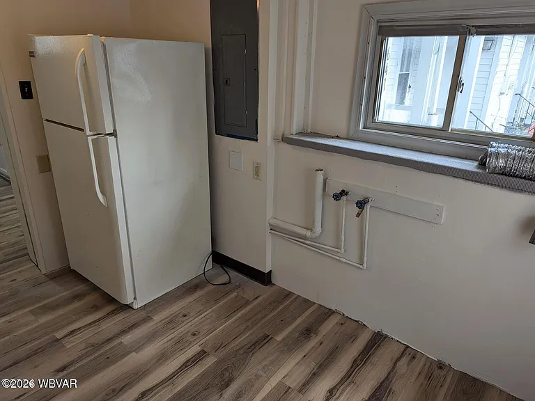 643 2nd St — Photo 7