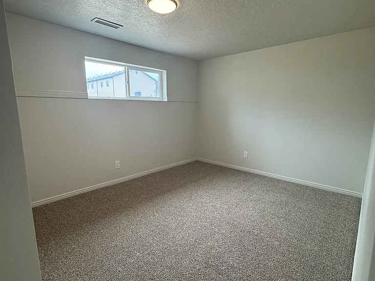 1058 W 400 N — Photo 11