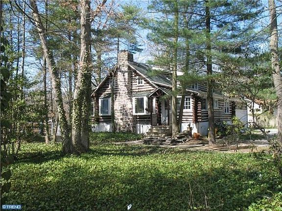 5th image of 227 E Lake Blvd