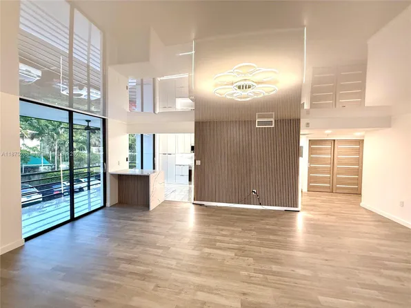 671 NE 195th St APT 220E, Miami, FL 33179